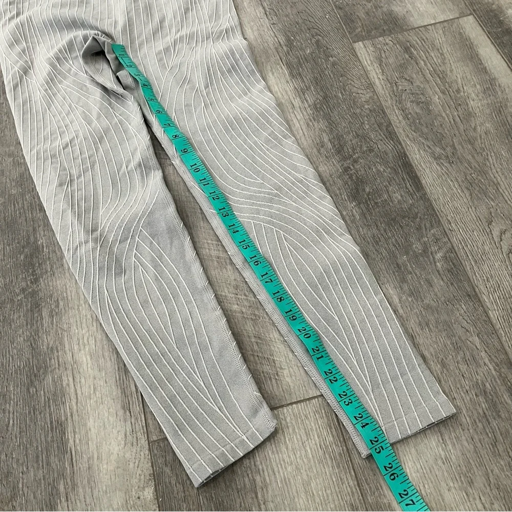 Fabletics Seamless High-Waisted Linework Leggings. - Picture 14 of 14